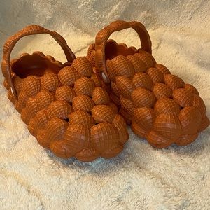 Bubble Slides Unisex Super Soft Spa Slippers Indoor/Outdoor Size 7-8